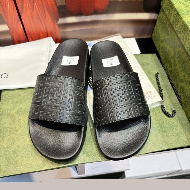 G*u*i slippers